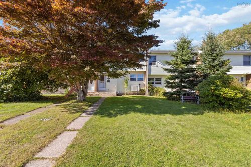 19 Aberdeen Crt, House with 3 bedrooms, 2 bathrooms and null parking in Dartmouth NS | Card Image