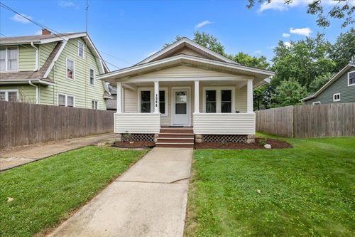 1006 S 4th St, Aurora, IL, 60505-5512 | Card Image