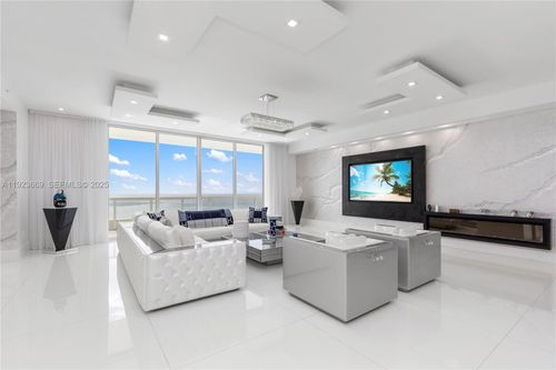 ph4701-17875 Collins Ave, Sunny Isles Beach, FL, 33160-2718 | Card Image