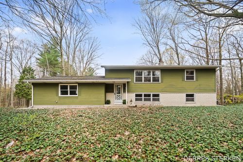15845 Riley St, Holland, MI, 49424-6111 | Card Image