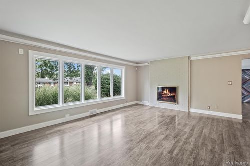 3275 Chickering Ln, Bloomfield Hills, MI, 48302-1413 | Card Image