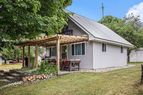 9958 Saddlehorn Dr, Evart, MI, 49631-8025 | Card Image