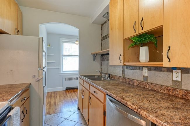 APT-2 - 31 Chestnut St, Condo with 2 bedrooms, 1 bathrooms and 2 parking in Worcester MA | Image 9