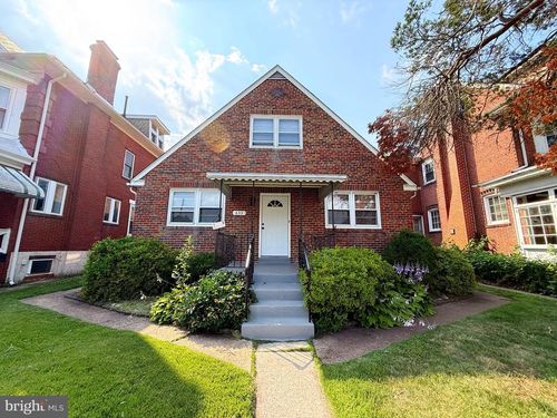 633 Noble St, NORRISTOWN, PA, 19401-5530 | Card Image