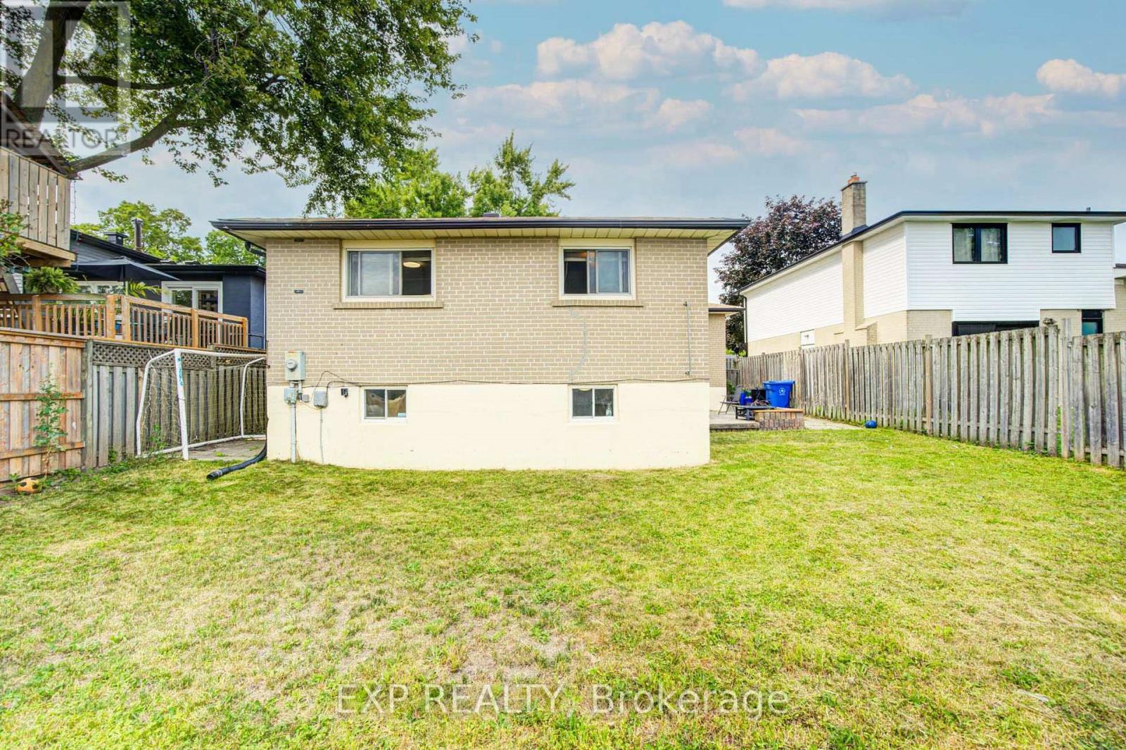 Residential in Whitchurch-Stouffville (Stouffville) 3