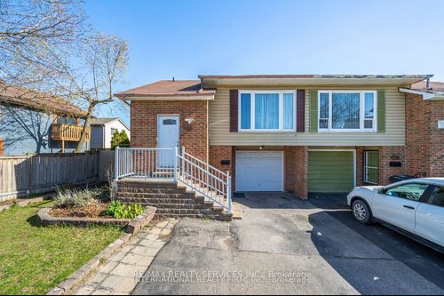124 Courtleigh Sq, Brampton, ON, L6Z1J3 | Card Image