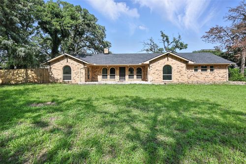 1815 Nora Dr, Pantego, TX, 76013-3112 | Card Image