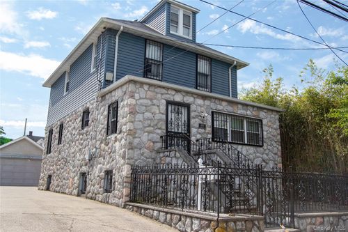 4810 Robertson St, Bronx, NY, 10470-1025 | Card Image