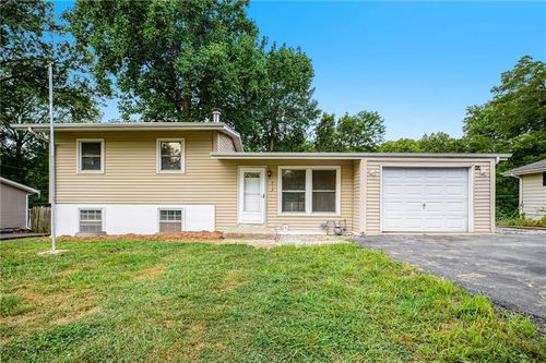912 S Main St, Liberty, MO, 64068-2649 | Card Image