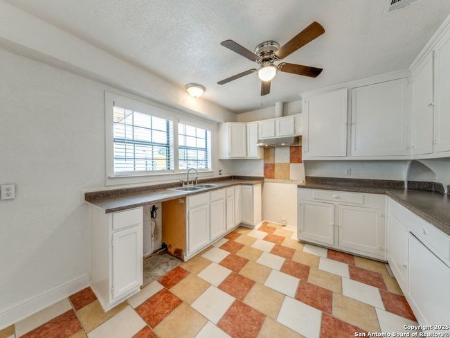 105 Galbreath Ave, House other with 3 bedrooms, 1 bathrooms and null parking in Devine TX | Image 21