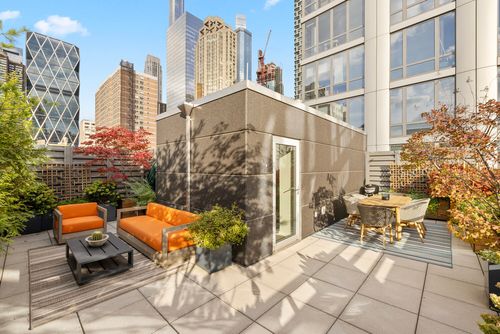6e-310 W 52nd St, New York, NY, 10019-6290 | Card Image