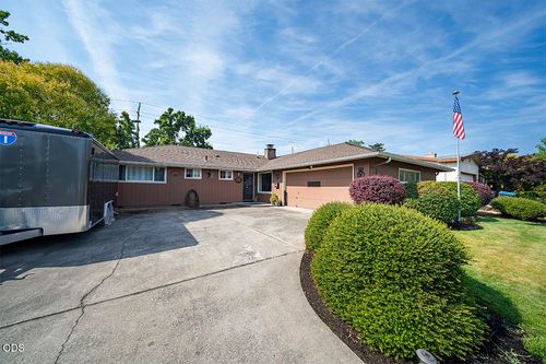 1872 Hybiscus St, Medford, OR, 97504-5540 | Card Image