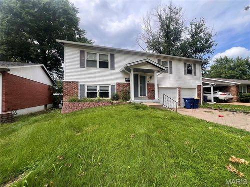 2353 Kingsford Dr, Florissant, MO, 63031-2752 | Card Image