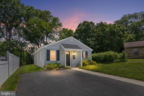102 Oval Cir, WILMINGTON, DE, 19801-5743 | Card Image