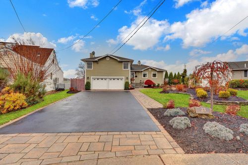 23 Biltmore Blvd, Massapequa, NY, 11758-7240 | Card Image