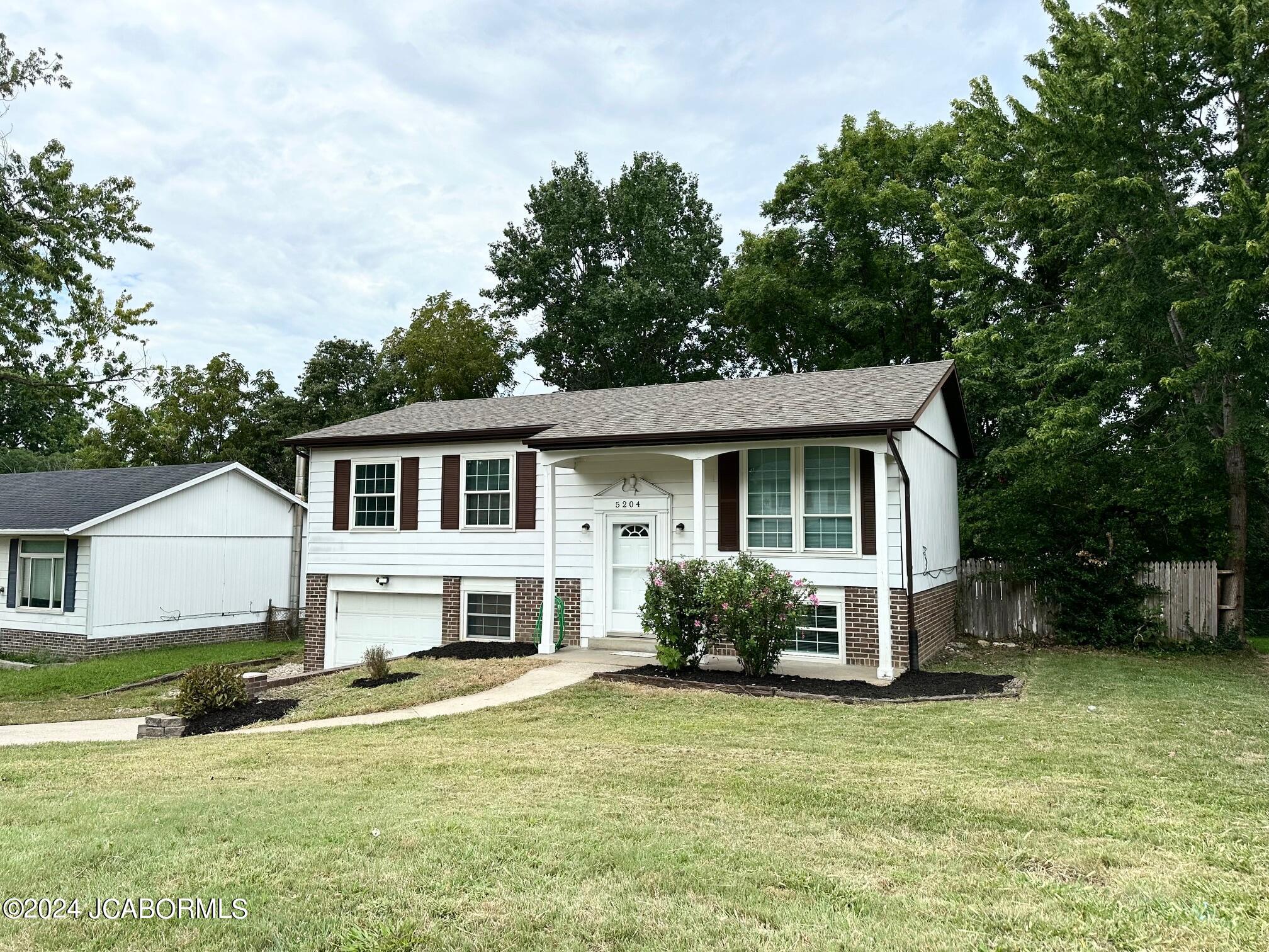 Bagnall Dr, Jefferson City, MO 65109