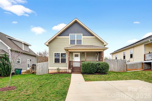 18 Yarrow Meadow Rd, Weaverville, NC, 28787-0639 | Card Image