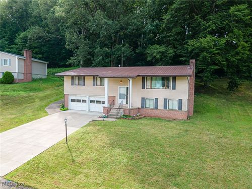 1781 Buena Vista Dr, Coshocton, OH, 43812-3006 | Card Image