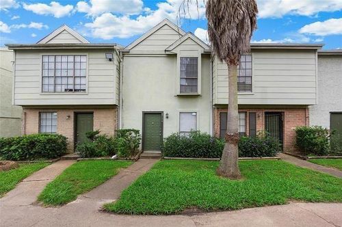 8704-8704 Victorian Village Dr, Houston, TX, 77071-2840 | Card Image
