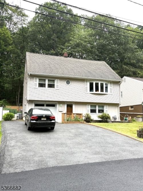 158 Woodhaven Dr, Wayne, NJ, 07470-5100 | Card Image