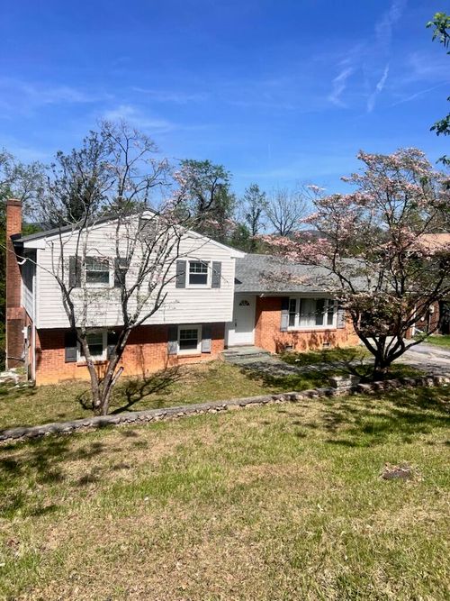 2521 Lakeview Dr Nw, Roanoke, VA, 24017-3311 | Card Image