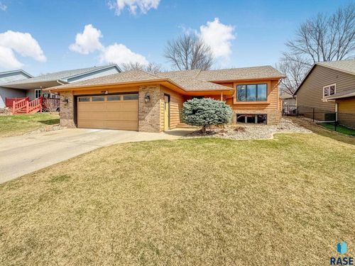 4916 E Fernwood Dr, Sioux Falls, SD, 57110-5572 | Card Image