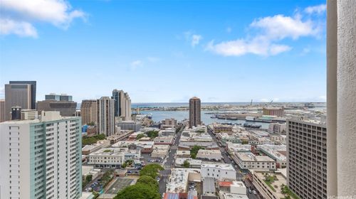 apt-2810-60 N Beretania St, Honolulu, HI, 96817-4761 | Card Image