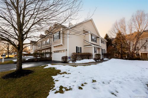 43 Putters Way, Middletown, NY, 10940-2663 | Card Image