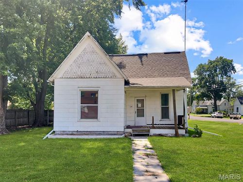 114 W Union St, Vandalia, MO, 63382-1745 | Card Image