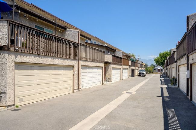 5 - 3827 W Avenue 41, Condo with 3 bedrooms, 3 bathrooms and 2 parking in LOS ANGELES CA | Image 33