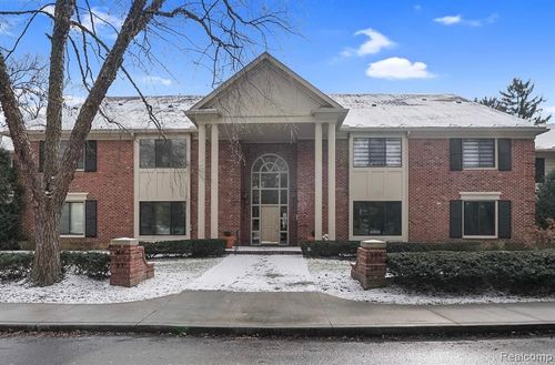 32-105 Barden Court, Bloomfield Hills, MI, 48304 | Card Image