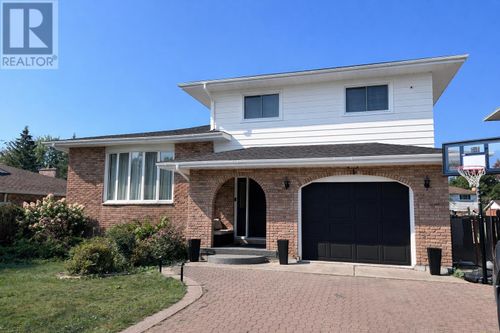 121 Centennial Ave, Sault Ste. Marie, ON, P6A5B2 | Card Image