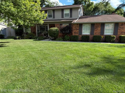 33717 Heritage Hills Dr, Farmington Hills, MI, 48331-1566 | Card Image