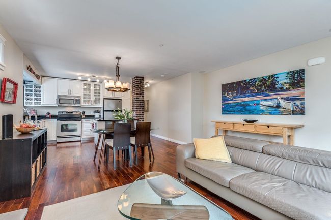 4 - 2535 W 6 Th Avenue, Townhouse with 3 bedrooms, 2 bathrooms and 2 parking in Vancouver BC | Image 5