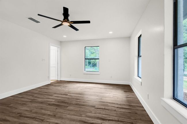 Spare room with plenty of natural light, dark wood finished floors, a ceiling fan, recessed lighting, and baseboards | Image 13
