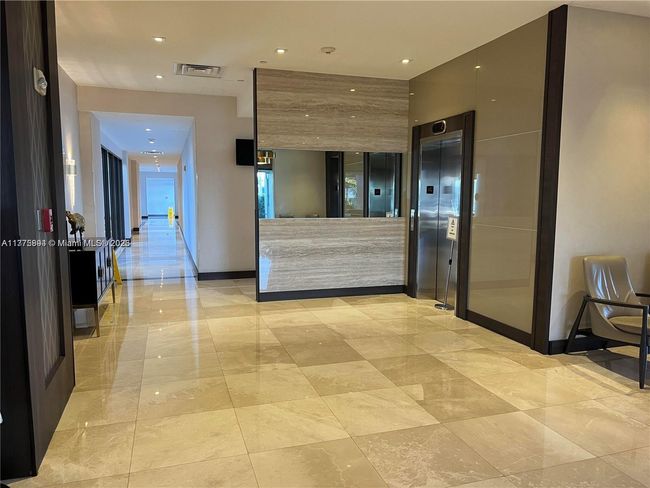 APT-2034 - 20505 E Country Club Dr, Home with 2 bedrooms, 2 bathrooms and null parking in Aventura FL | Image 6