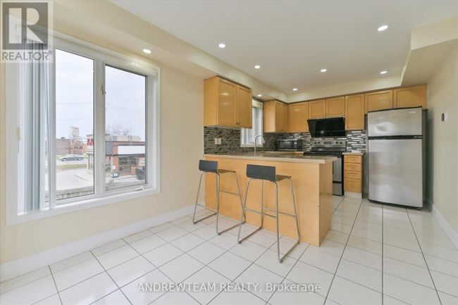 1 - 1075 Ellesmere Rd, Townhouse with 5 bedrooms, 4 bathrooms and 2 parking in Scarborough ON | Image 11