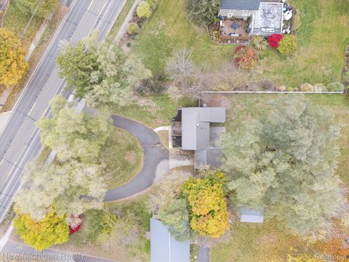 823 Silver Lake Rd, Fenton, MI, 48430-2624 | Card Image