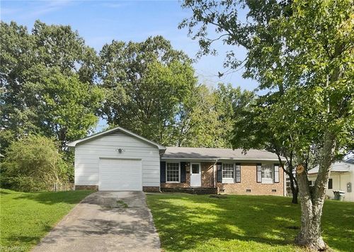 4122 Donegal Dr, Greensboro, NC, 27406-6407 | Card Image