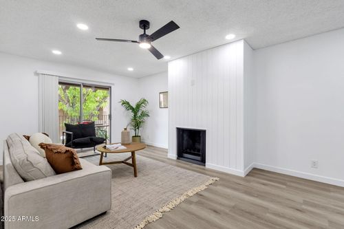 m9-5525 E Thomas Rd, Phoenix, AZ, 85018-8126 | Card Image