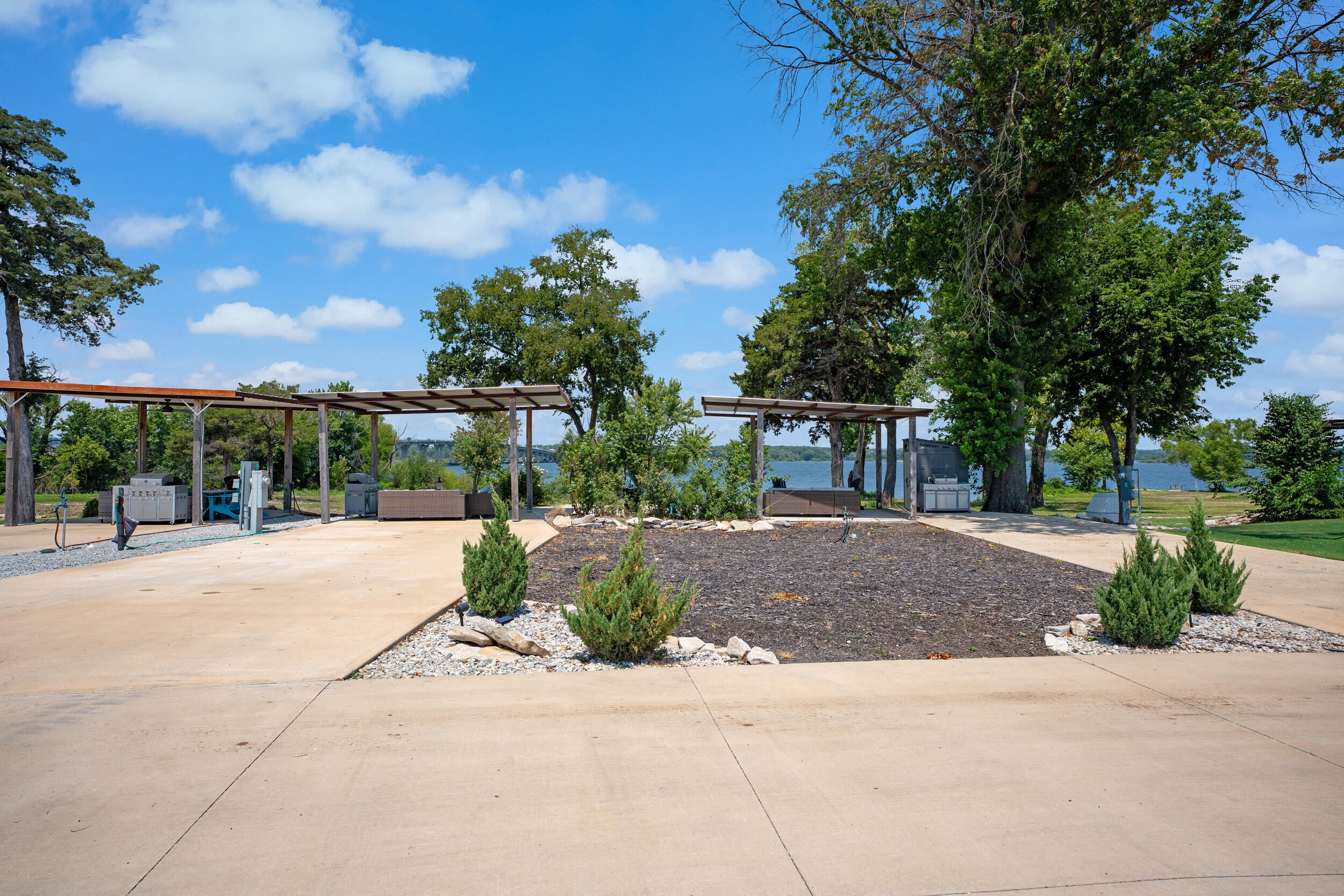 Land in Grove 2