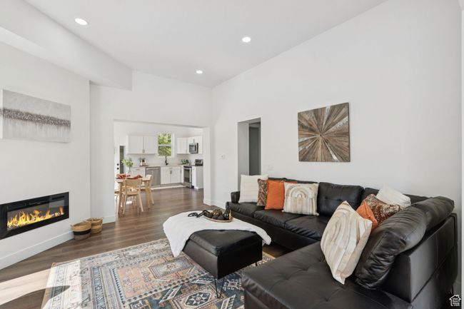 Open Space with fireplace | Image 4