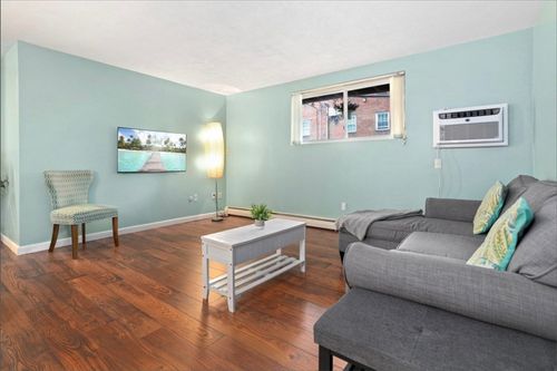 apt-2-272 Albion St, Wakefield, MA, 01880-3132 | Card Image