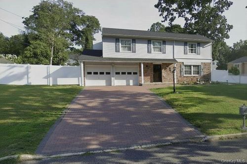 23 Essex Dr, Coram, NY, 11727-2314 | Card Image