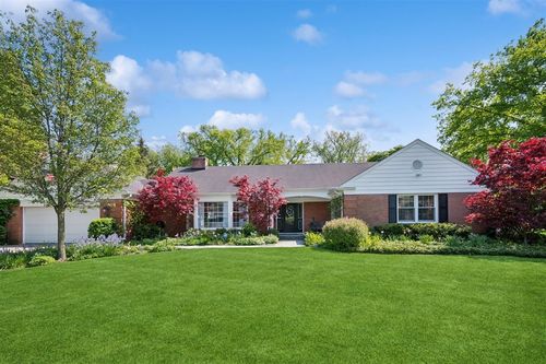 2407 Iroquois Rd, Wilmette, IL, 60091-1366 | Card Image