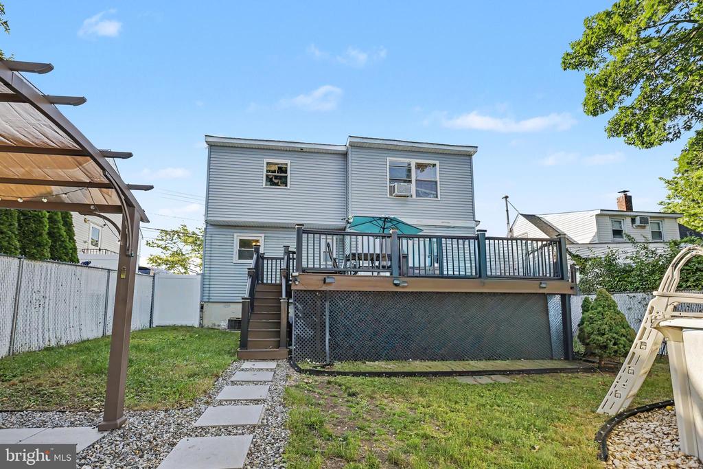 Residential in ELMWOOD PARK 4