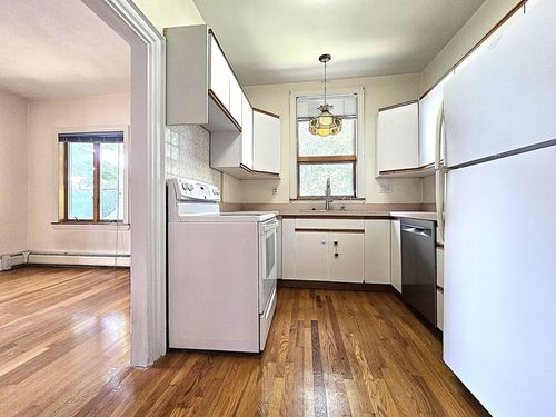 2-20 Willow St, Newton, MA, 02459-1932 | Card Image