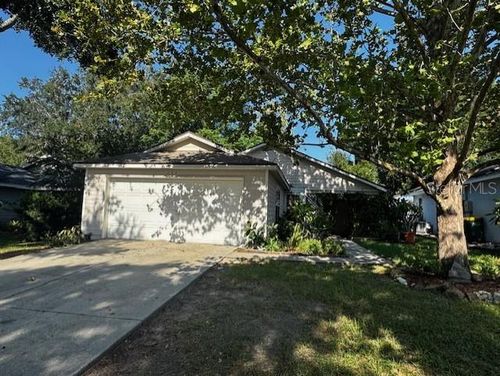704 Kenmoore Ct, EUSTIS, FL, 32726-7813 | Card Image