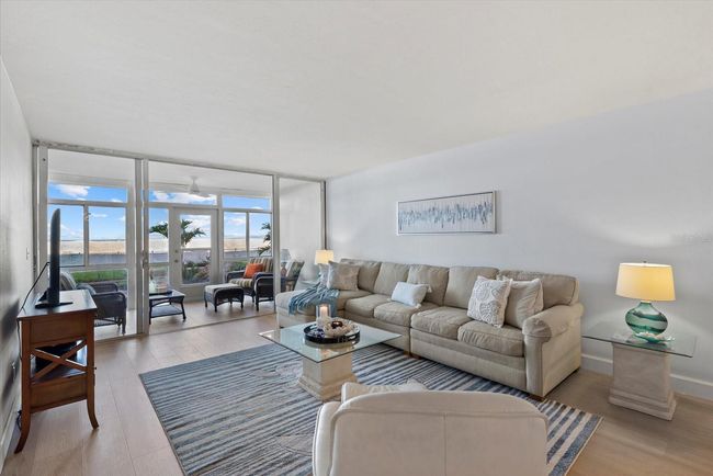 Living Room | Image 14