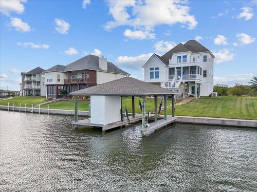 211 Tuna Run Rd, Freeport, TX, 77541-6003 | Card Image